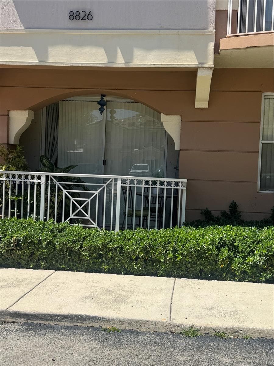 8826 W Flagler St # 115, Miami, FL 33174