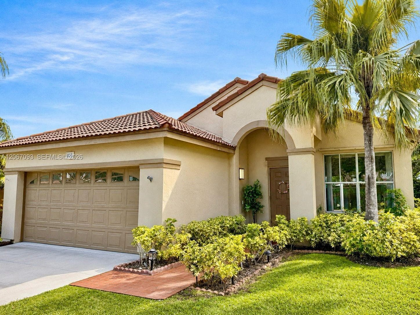 825 Falling Water Rd, Weston, FL 33326