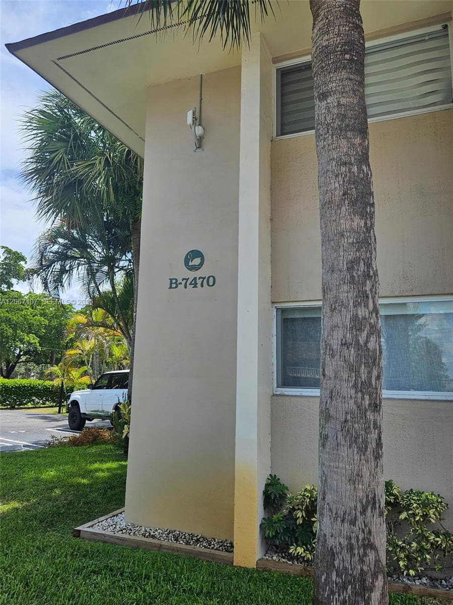 7470 Miami Lakes Dr # B208, Miami Lakes, FL 33014