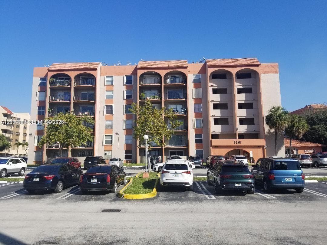 5201 NW 7th St # 506, Miami, FL 33126