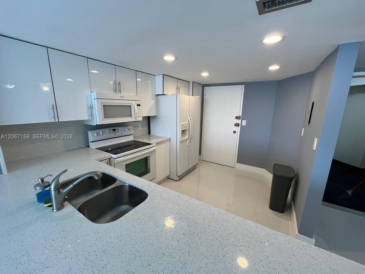 1351 NE Miami Gardens Dr # 422E, Miami, FL 33179 — zdjęcie 2