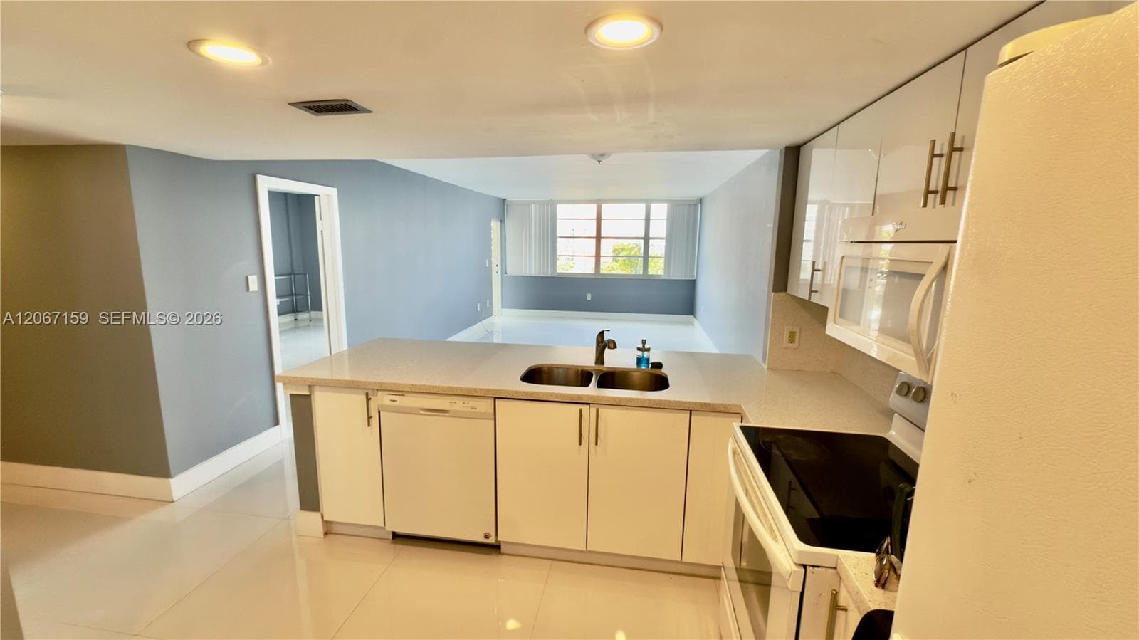 1351 NE Miami Gardens Dr # 422E, Miami, FL 33179 — zdjęcie 5