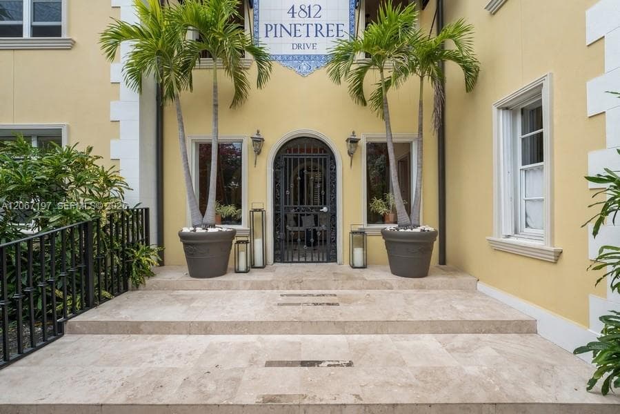 4812 Pine Tree Dr # 206, Miami Beach, FL 33140