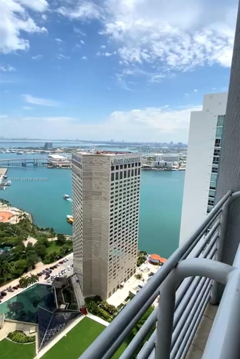 325 S Biscayne Blvd # 4214, Miami, FL 33131