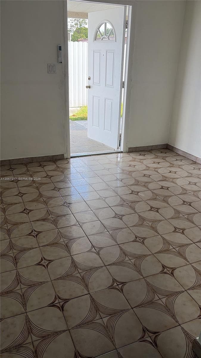 170 E 46th St # 2, Hialeah, FL 33013 — zdjęcie 4