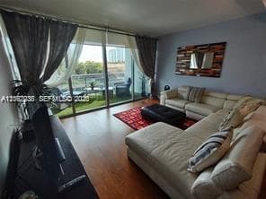 2950 NE 188th St # 316, Aventura, FL 33180
