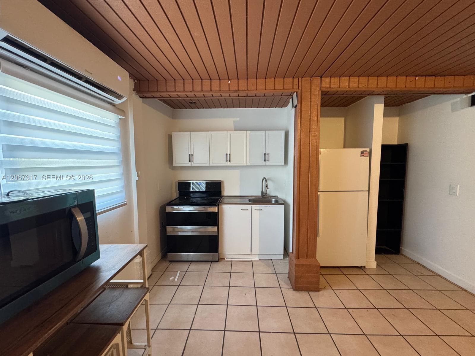 5950 NW 114th St- Efficiency 1,, Hialeah, FL 33012 — zdjęcie 2
