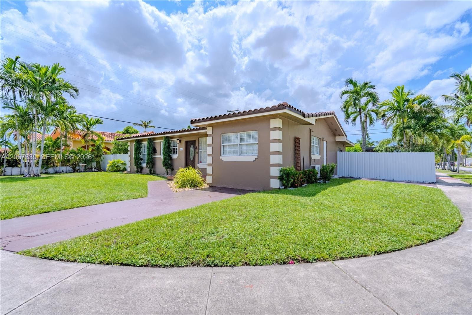 990 W 56th St, Hialeah, FL 33012