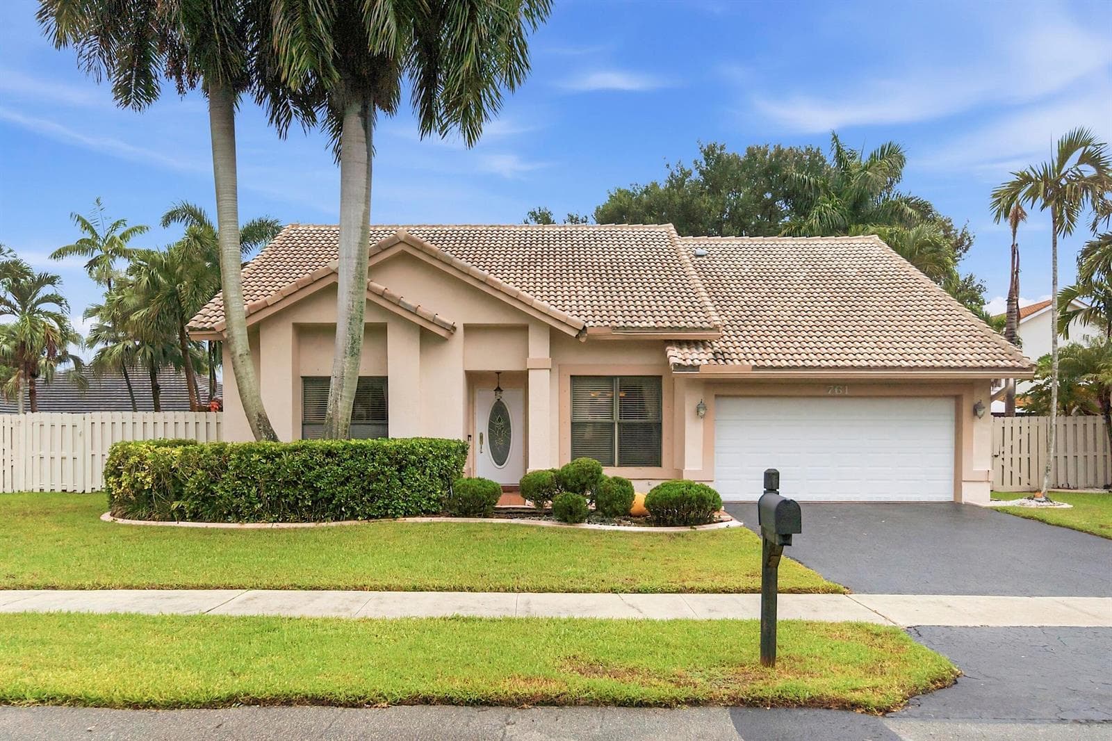 761 Greenbriar Avenue, Davie, FL 33325