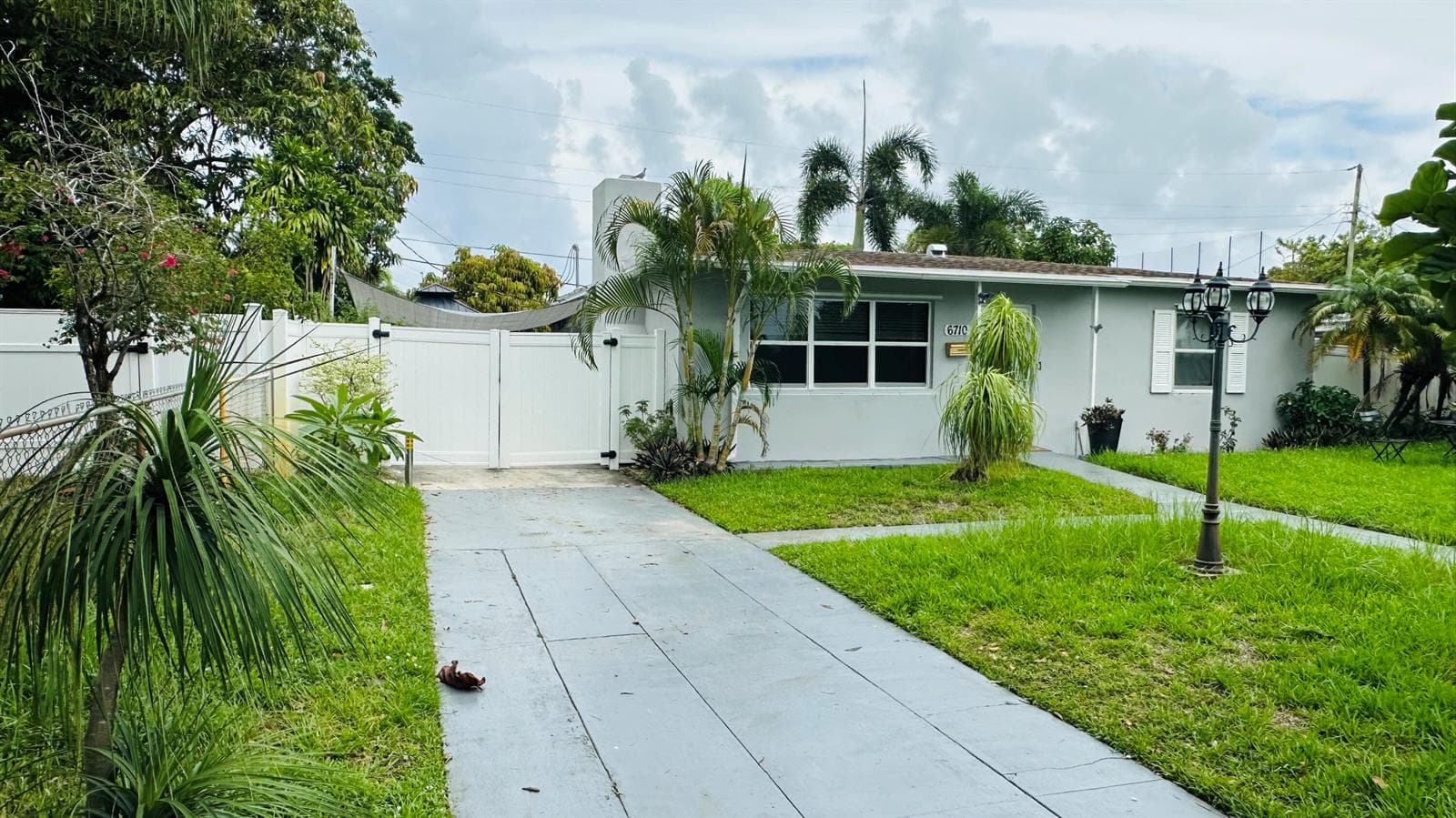 6710 Forest Court, West Palm Beach, FL 33405 — zdjęcie 2