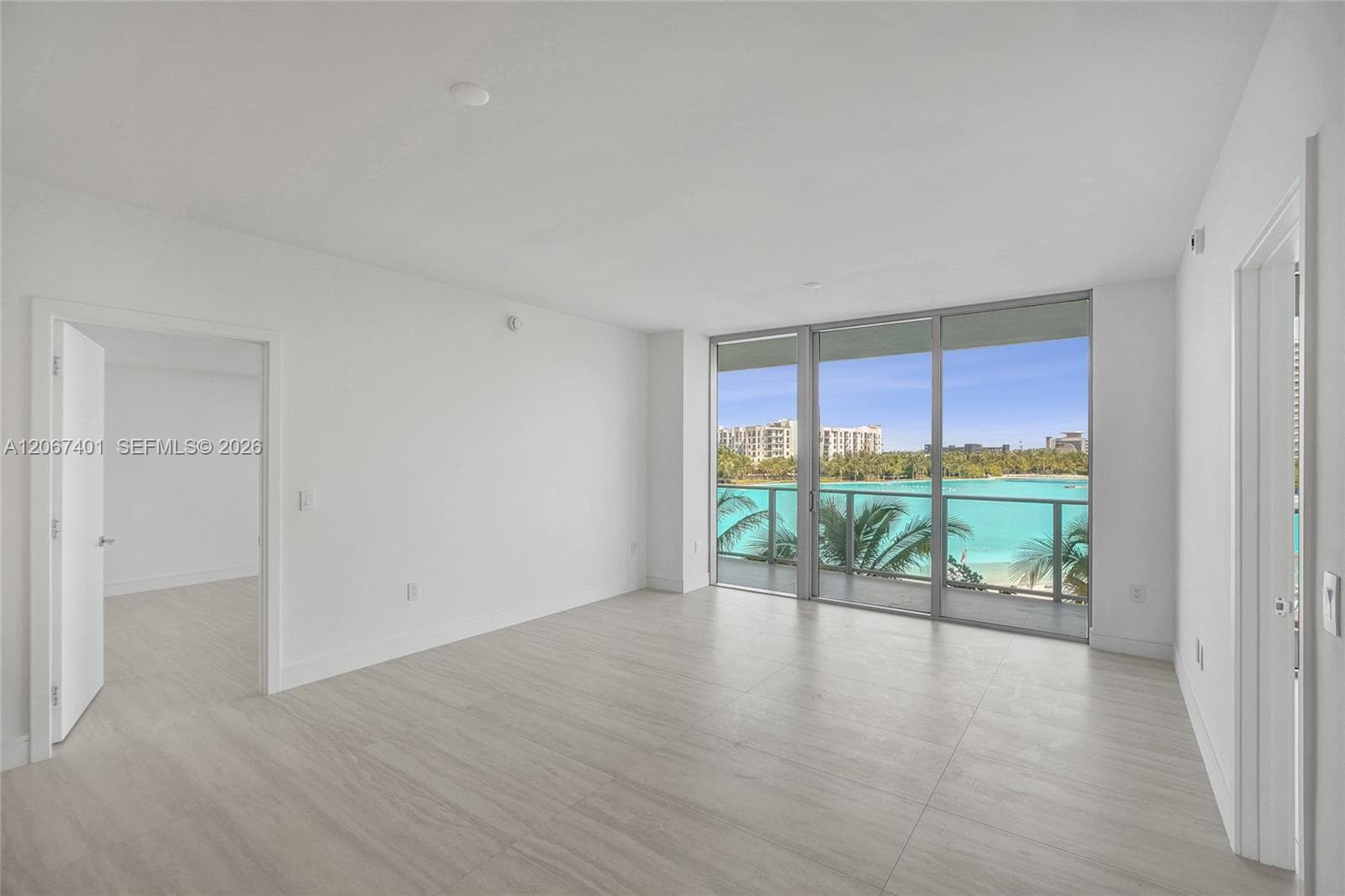 2411 Laguna Circle # 208, Miami, FL 33181 — zdjęcie 4