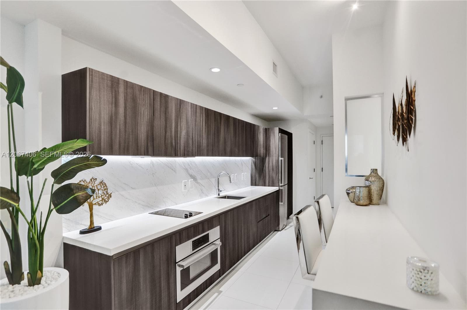 851 NE 1st Ave # 202, Miami, FL 33132 — zdjęcie 2