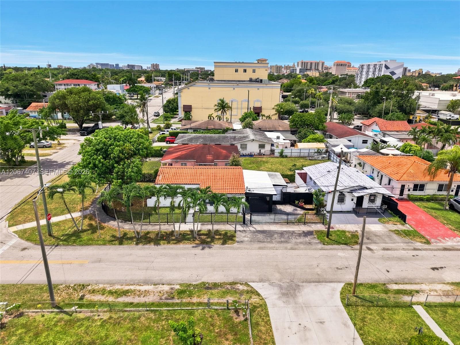 3500 NW 1st St, Miami, FL 33125 — zdjęcie 2