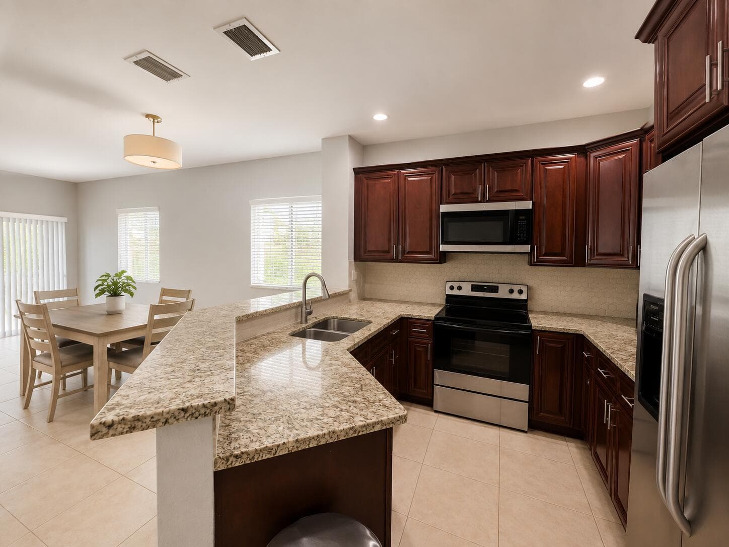 8851 N ISLES Circle, Tamarac, FL 33321 — zdjęcie 3
