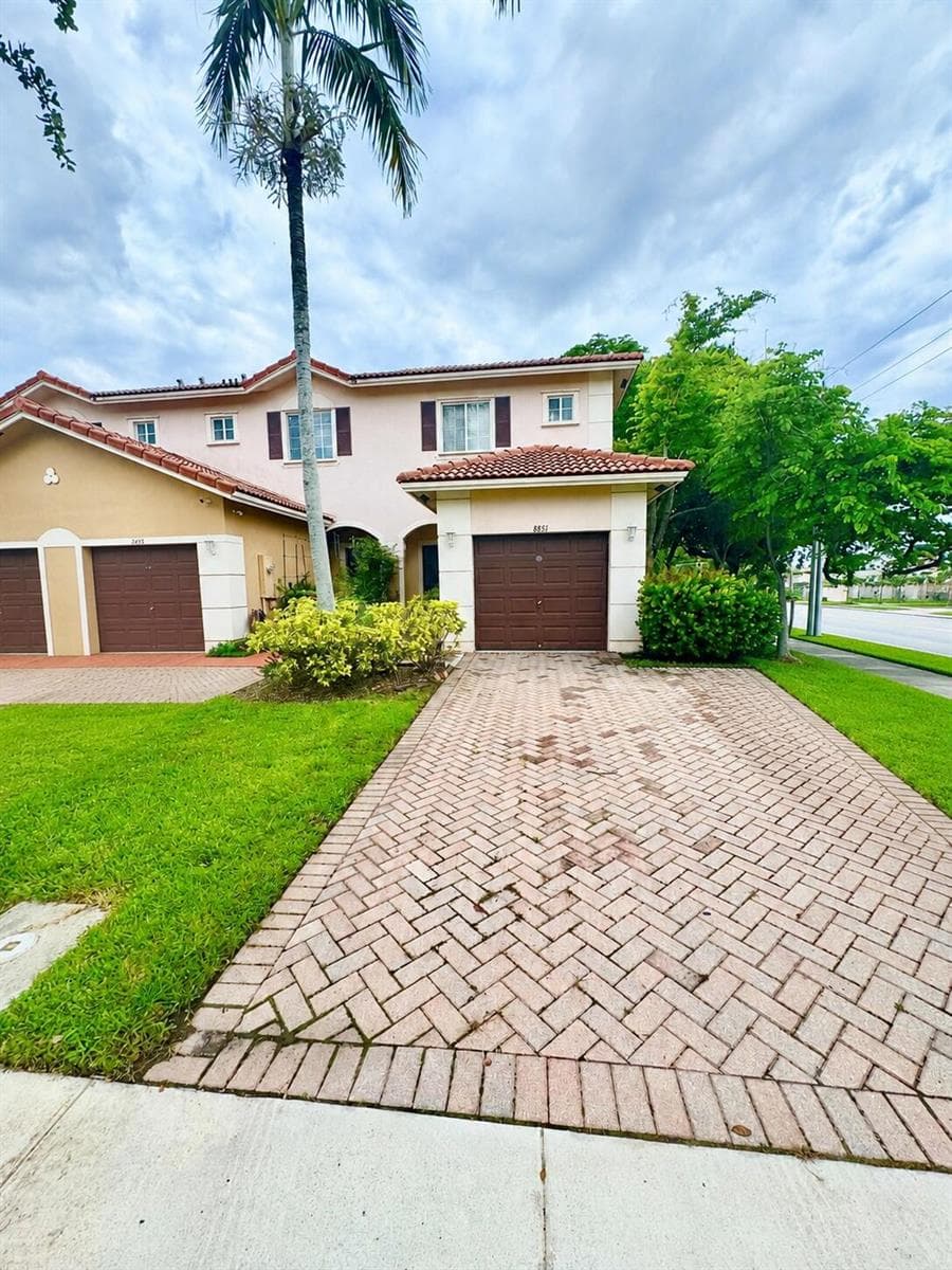 8851 N ISLES Circle, Tamarac, FL 33321