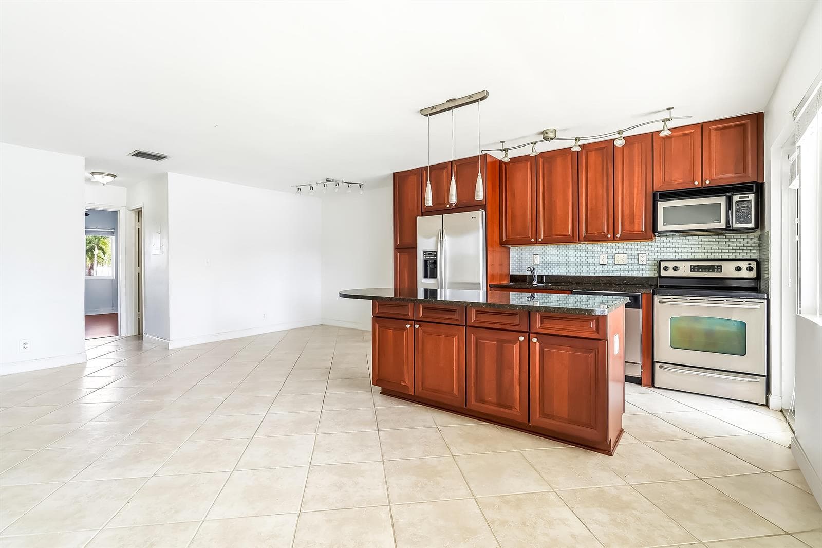 2895 NE 32ND Street # 207, Fort Lauderdale, FL 33306