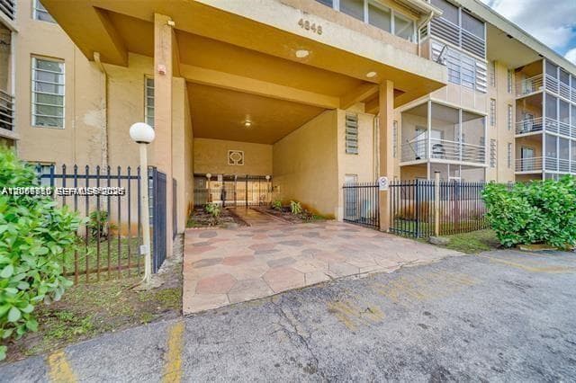 4848 NW 24th Ct # 230, Lauderdale Lakes, FL 33313 — zdjęcie 2