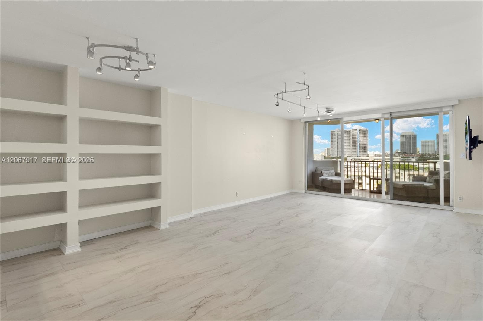 3703 NE 166th St # 904, North Miami Beach, FL 33160 — zdjęcie 4