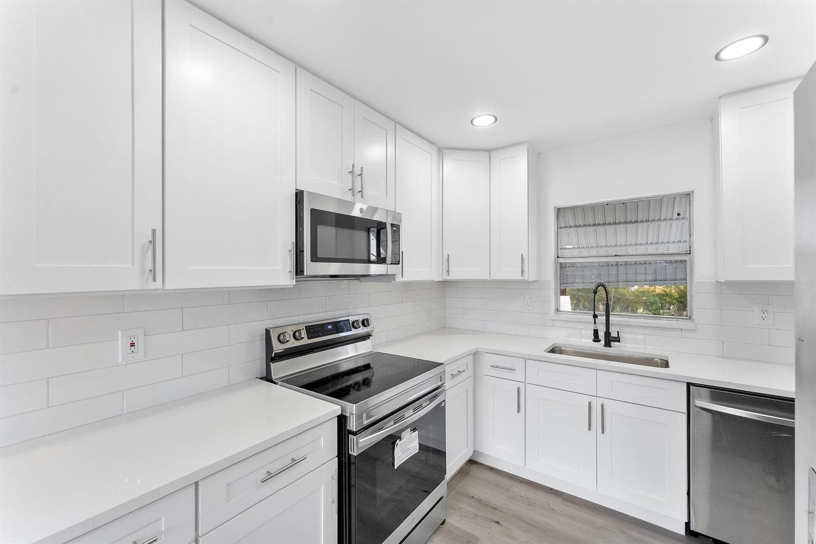 316 NW 6th Court, Deerfield Beach, FL 33441 — zdjęcie 4