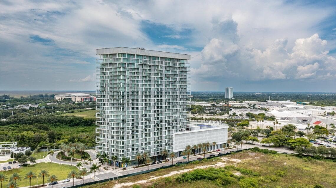 2000 METROPICA Way # 2607, Sunrise, FL 33323