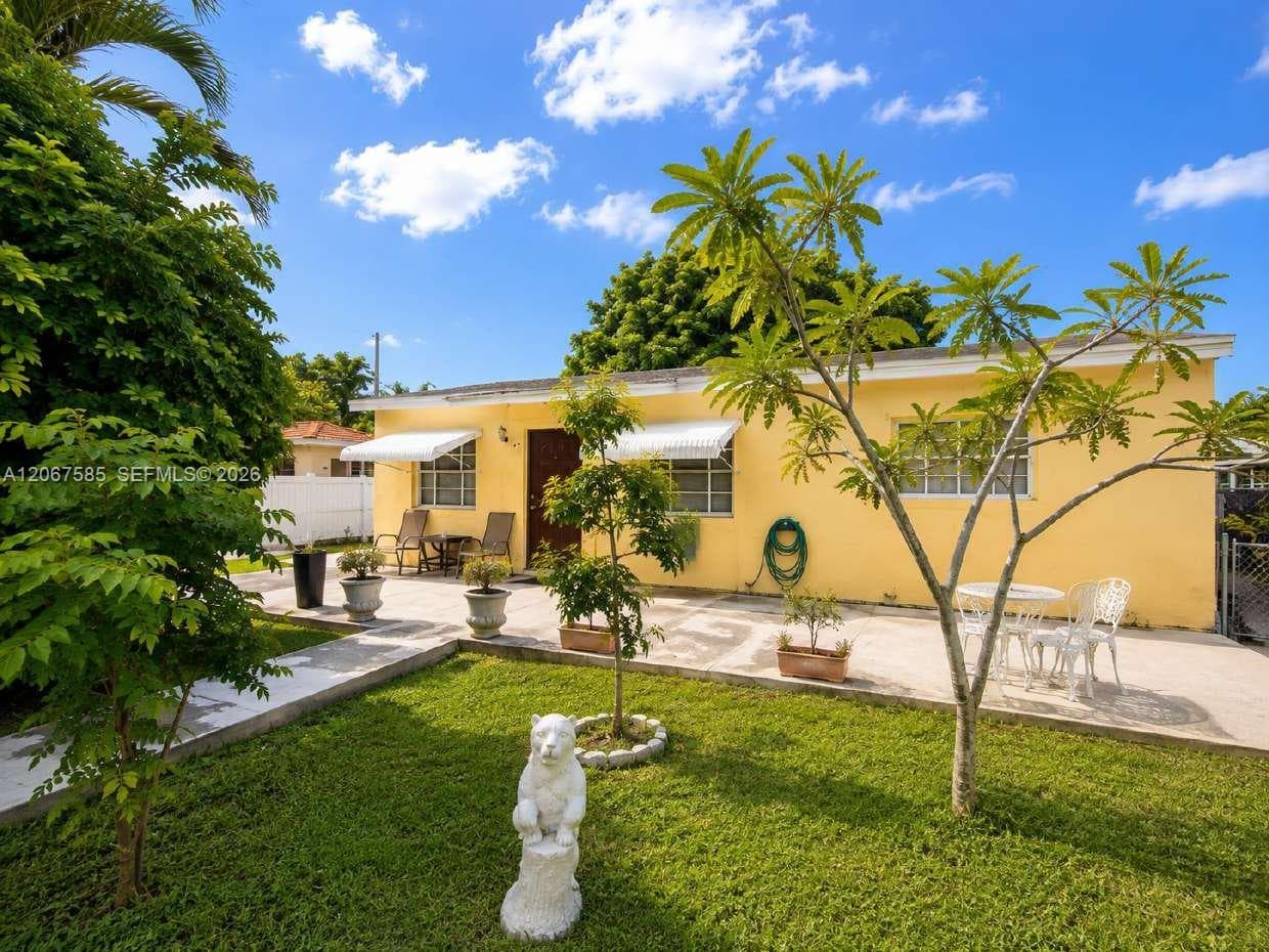 371 W 47th St, Hialeah, FL 33012