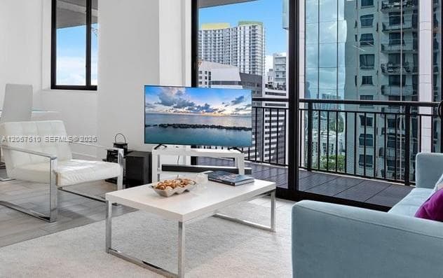 NINE at Mary Brickell Village — zdjęcie 2
