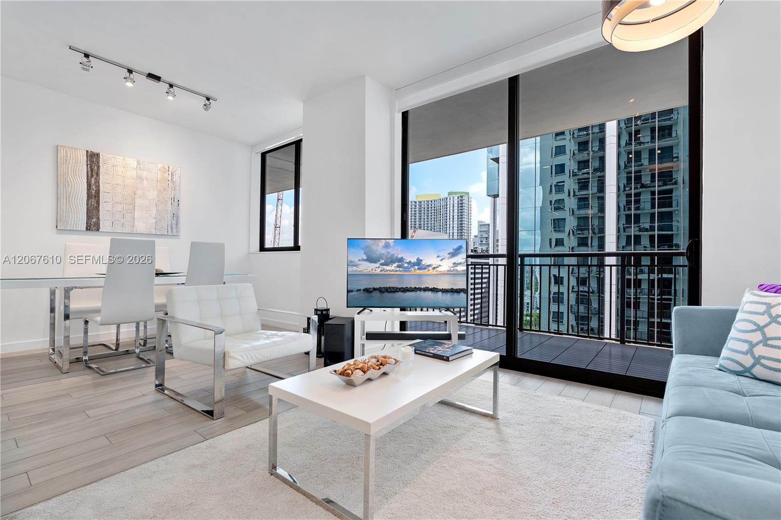 NINE at Mary Brickell Village — zdjęcie 3