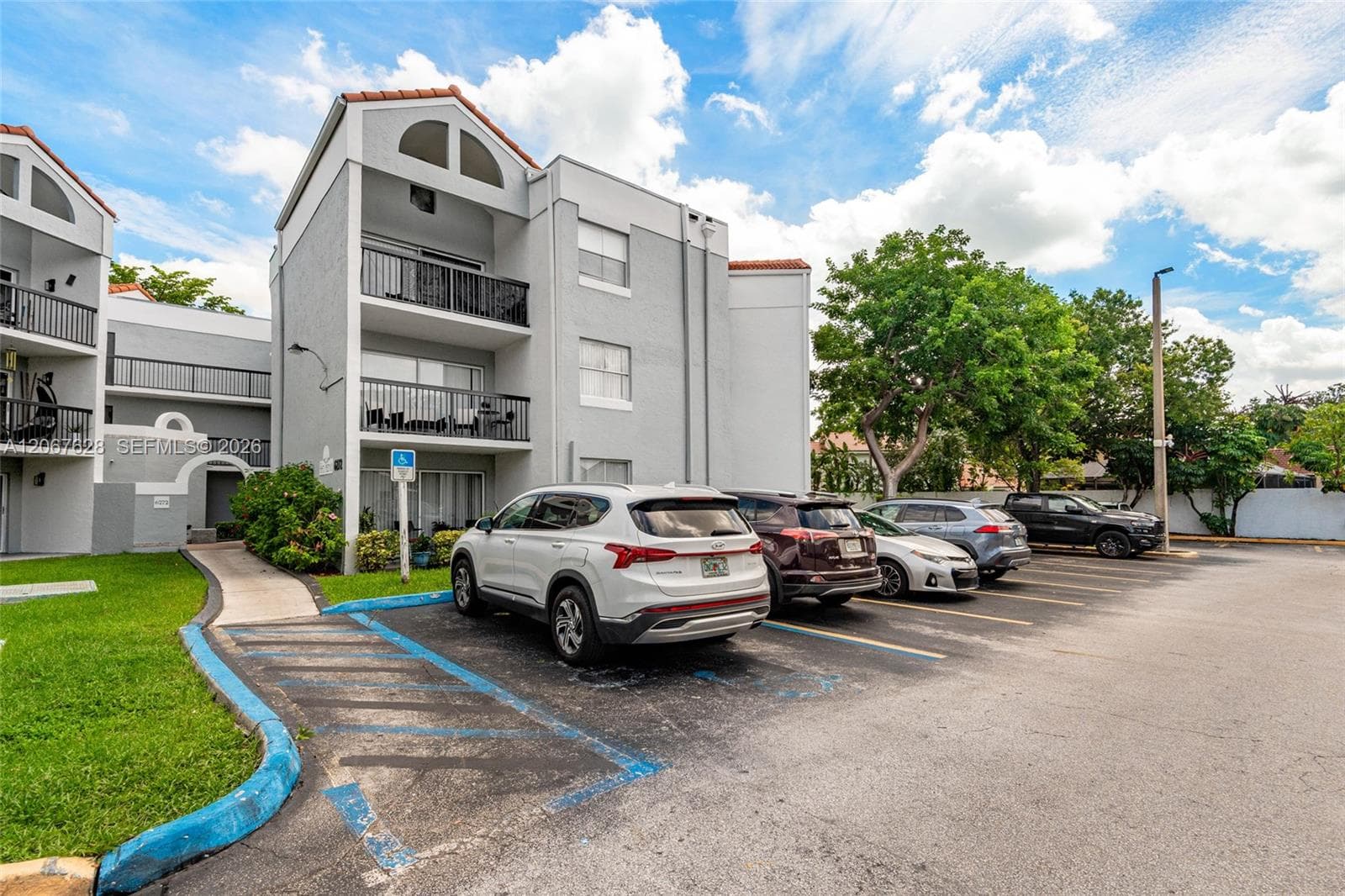 6272 NW 186th St # 106, Miami, FL 33015 — zdjęcie 2