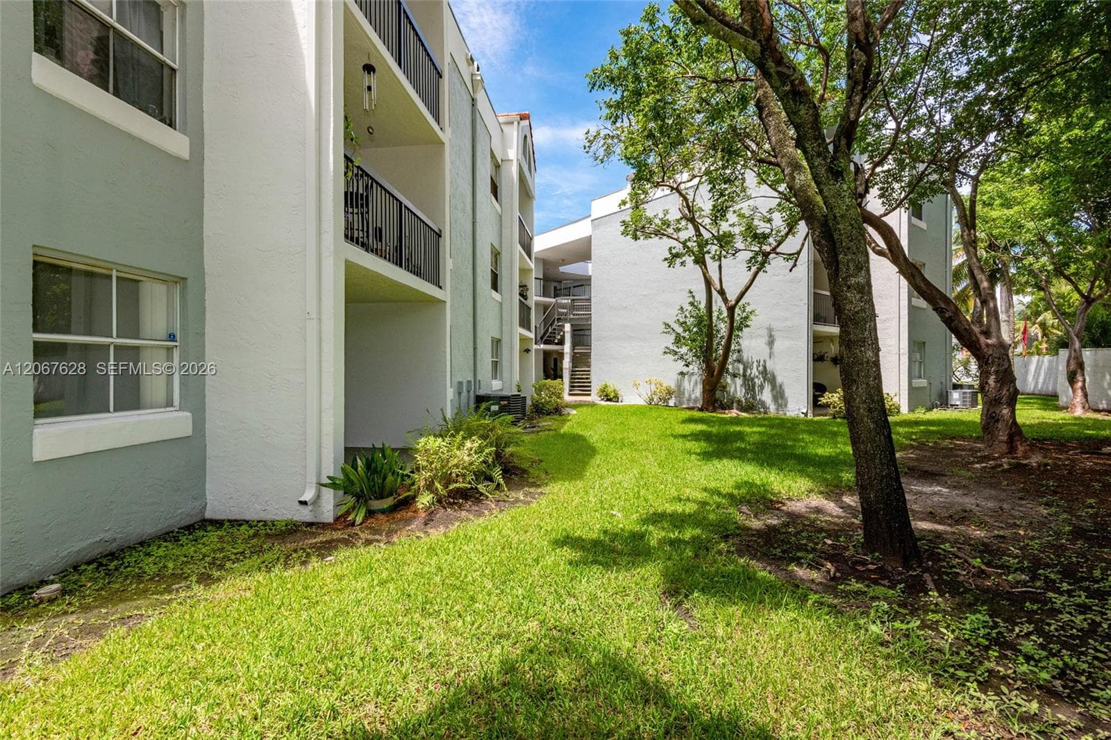 6272 NW 186th St # 106, Miami, FL 33015 — zdjęcie 3