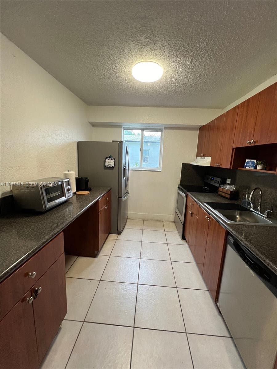 458 SW 10th St # 4, Miami, FL 33130 — zdjęcie 3