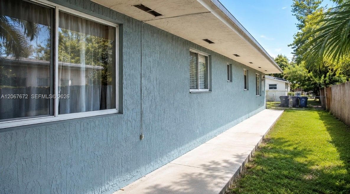 2411 Thomas St, Hollywood, FL 33020 — zdjęcie 2