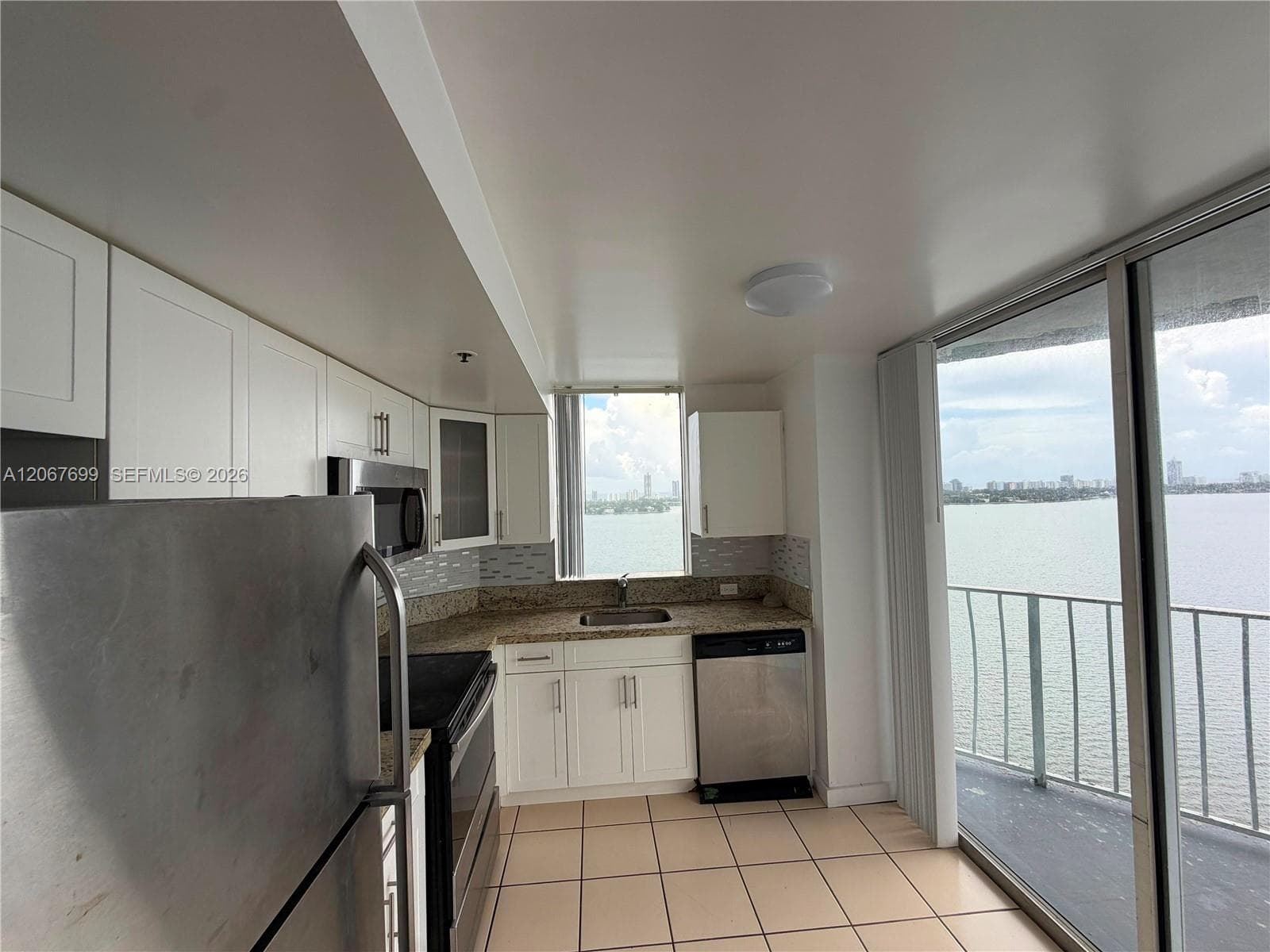 7601 E Treasure Dr # 2220, North Bay Village, FL 33141 — zdjęcie 2