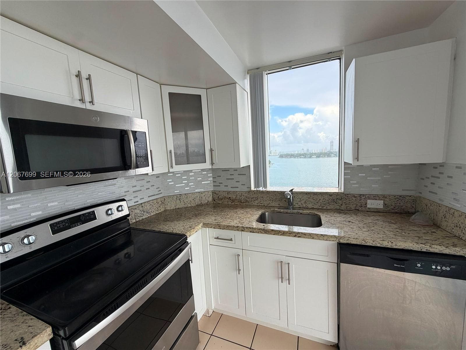 7601 E Treasure Dr # 2220, North Bay Village, FL 33141 — zdjęcie 3
