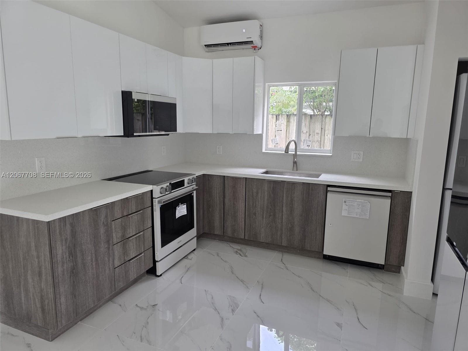 111 NE 45th St, Oakland Park, FL 33334 — zdjęcie 4