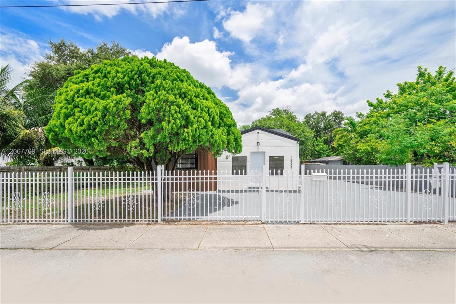 1521 NW 33rd St, Miami, FL 33142 — zdjęcie 2