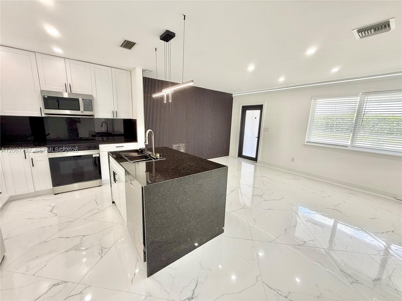 8600 Taft St, Pembroke Pines, FL 33024 — zdjęcie 2