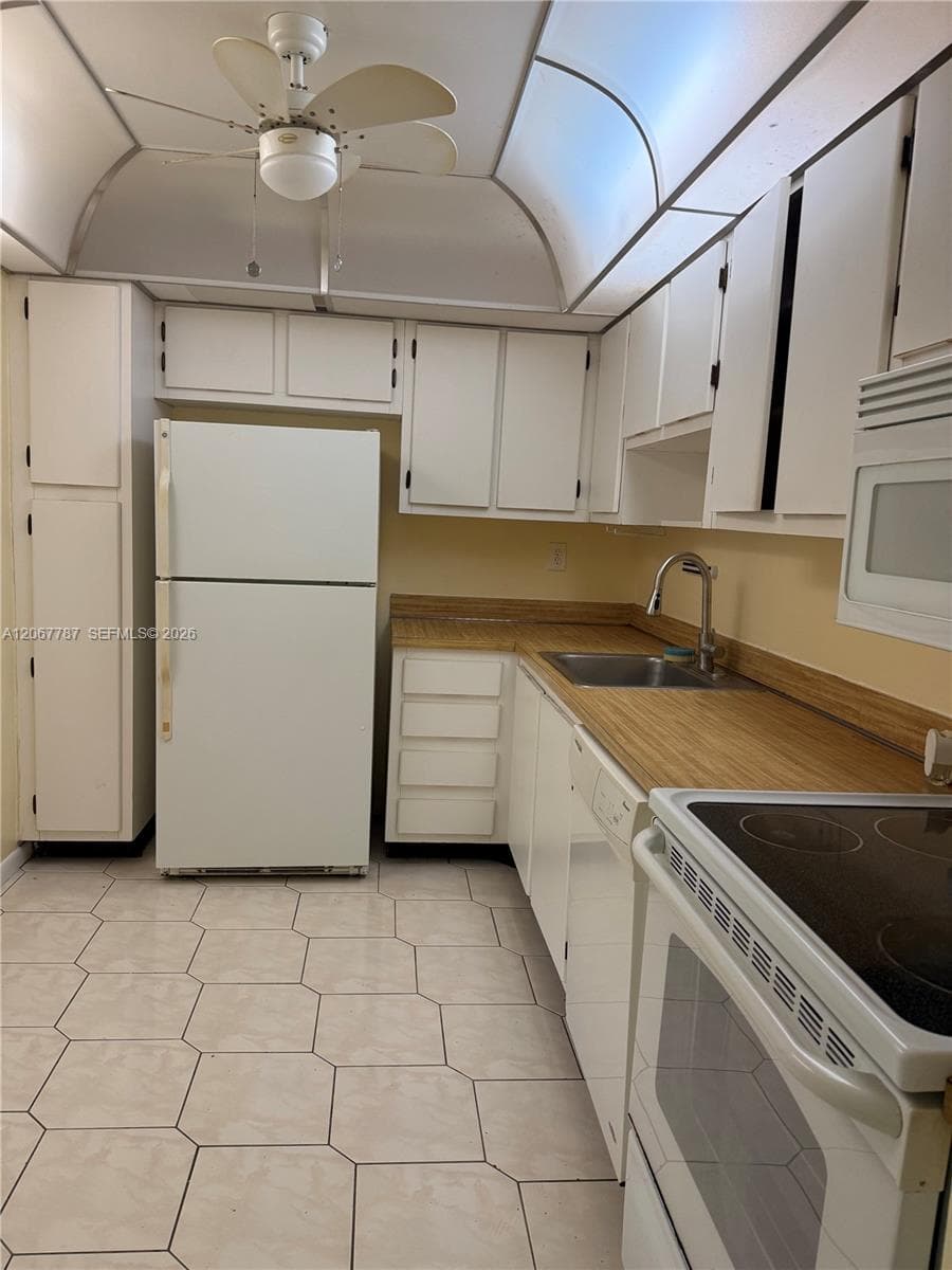 6751 N University Dr # 216, Tamarac, FL 33321