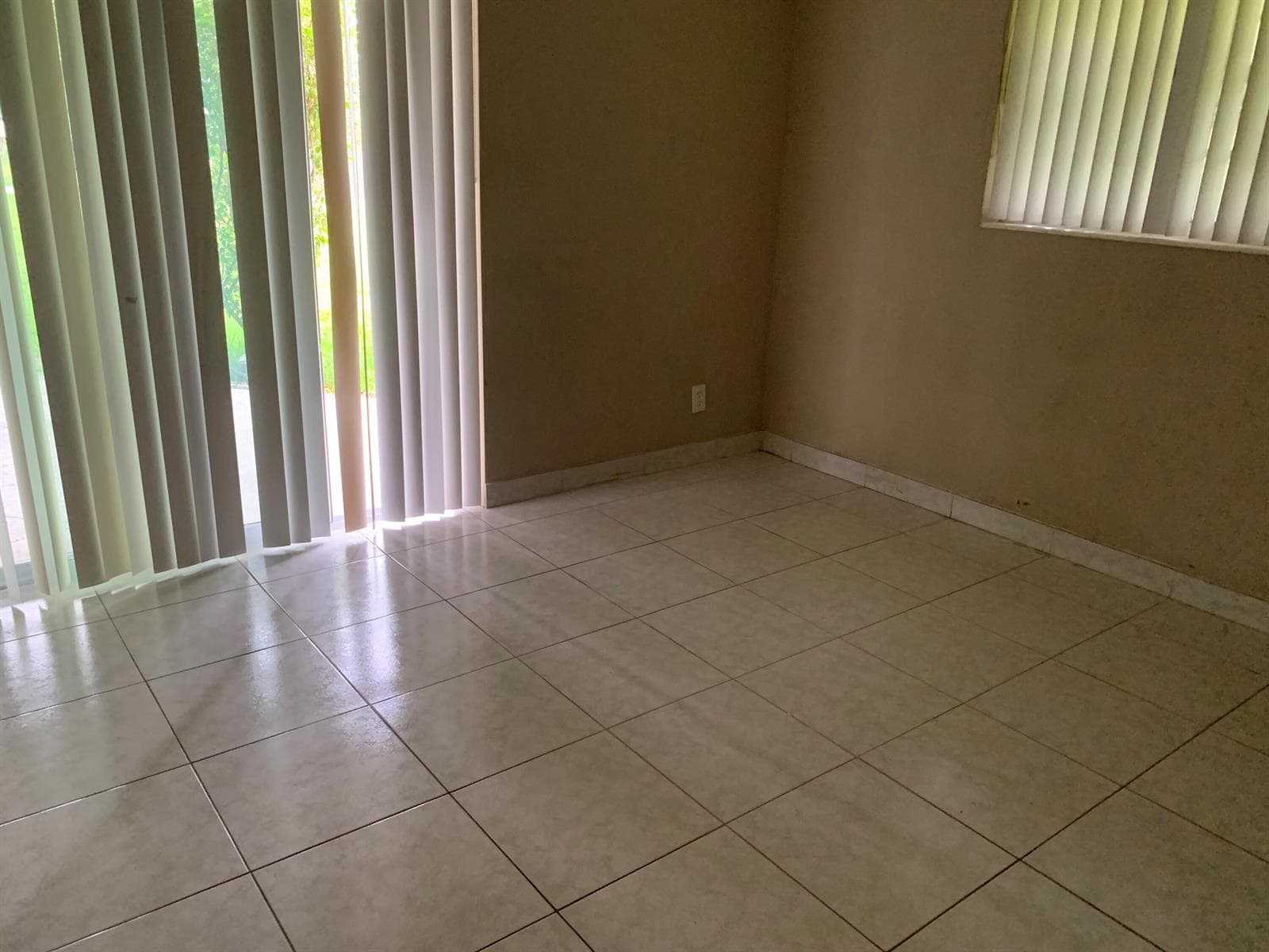 3296 NW 41ST Street, Lauderdale Lakes, FL 33309 — zdjęcie 5