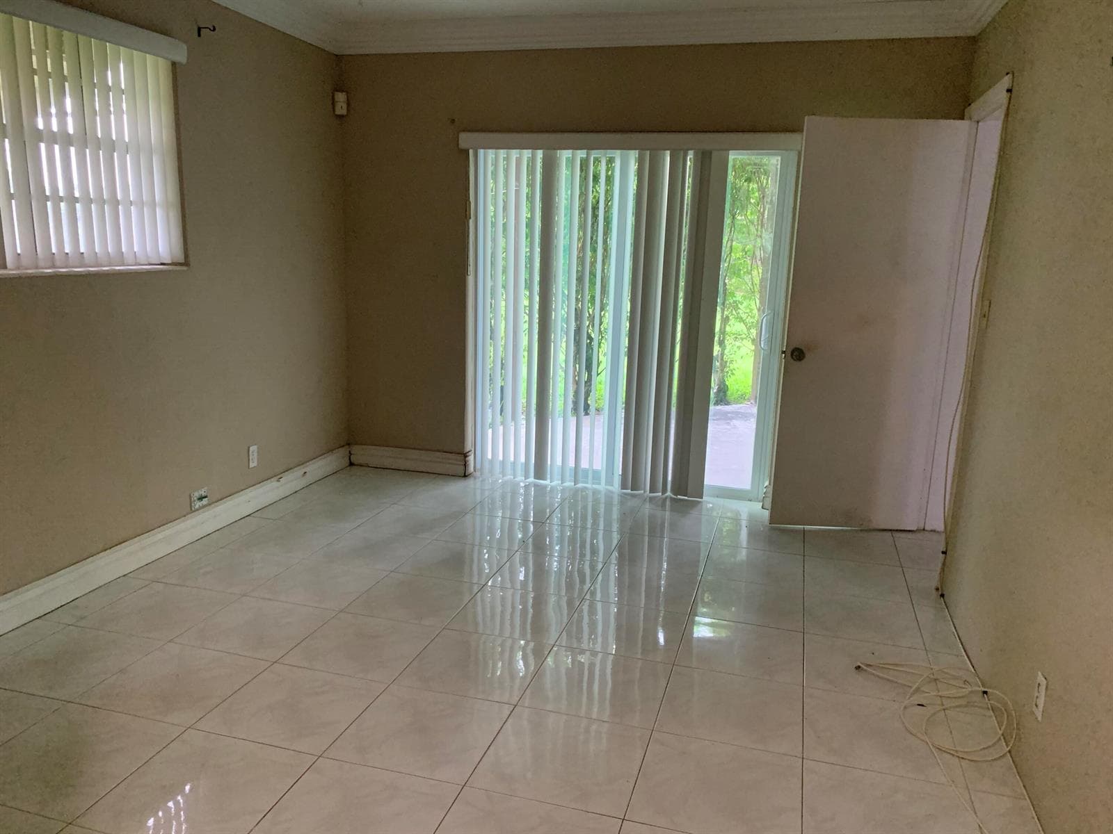 3296 NW 41ST Street, Lauderdale Lakes, FL 33309 — zdjęcie 4