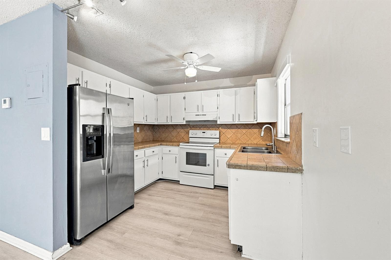 4408 NW 4TH Avenue, Deerfield Beach, FL 33064 — zdjęcie 5