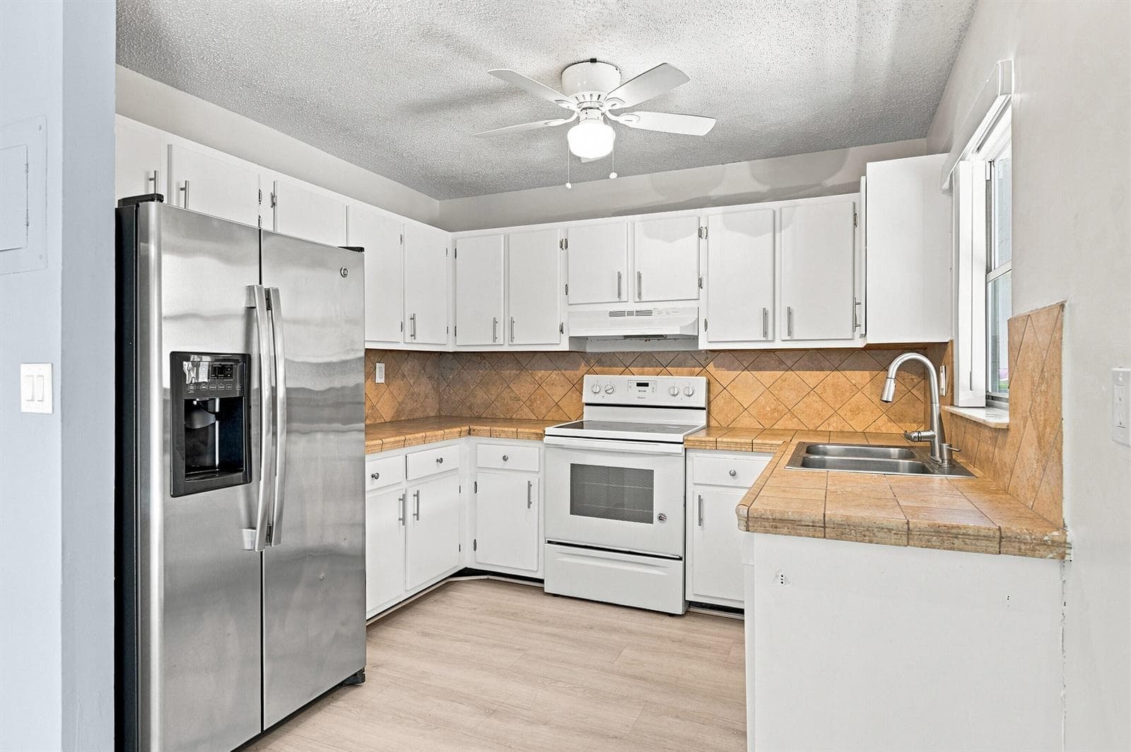 4408 NW 4TH Avenue, Deerfield Beach, FL 33064 — zdjęcie 4