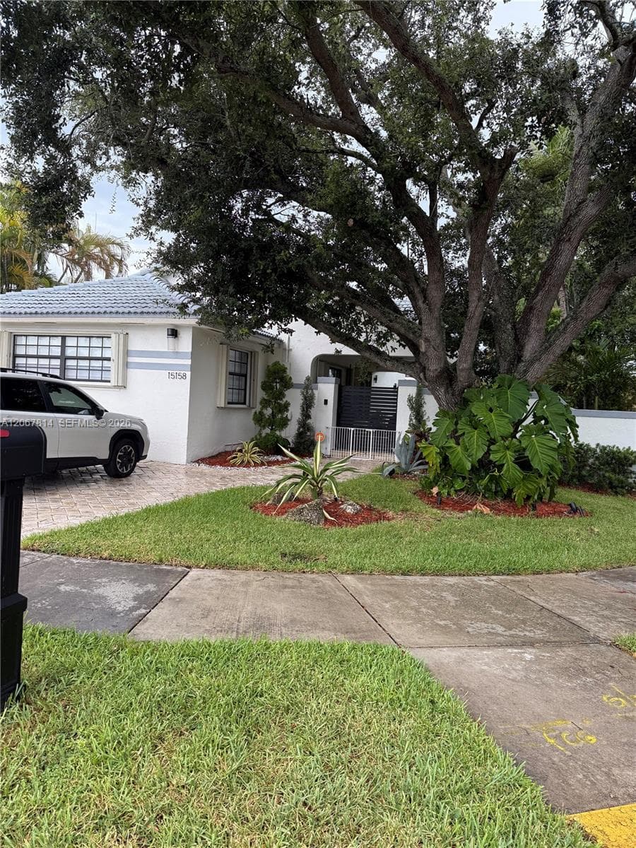15158 NW 89th Ave, Miami Lakes, FL 33018