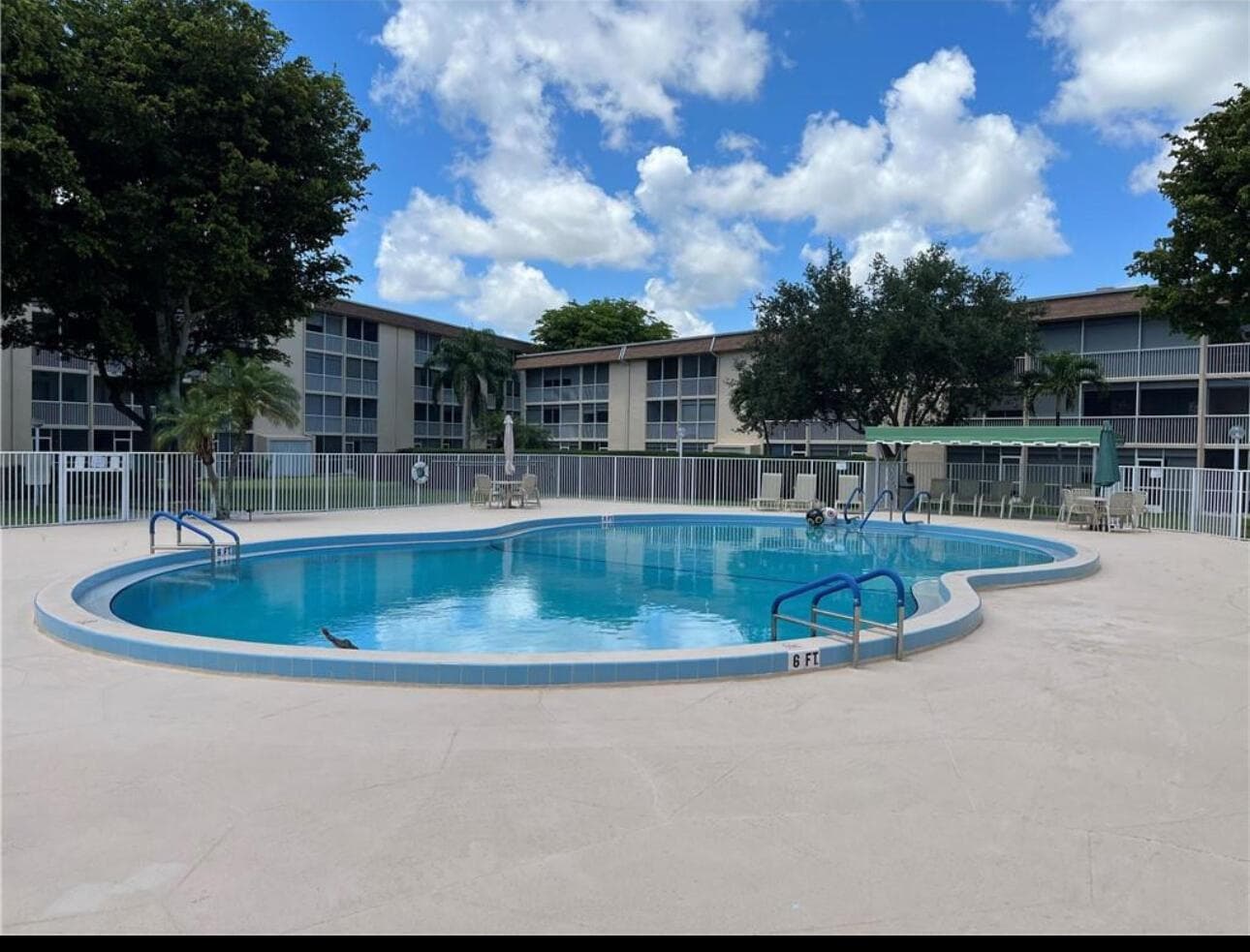 400 VILLAGE GREEN Circle W # 205, Palm Springs, FL 33461 — zdjęcie 2