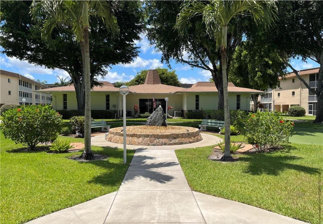 400 VILLAGE GREEN Circle W # 205, Palm Springs, FL 33461 — zdjęcie 3