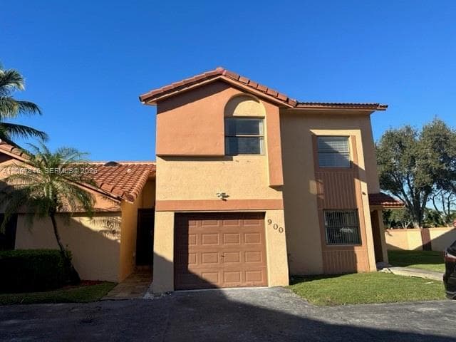 900 SW 113th Ter, Pembroke Pines, FL 33025