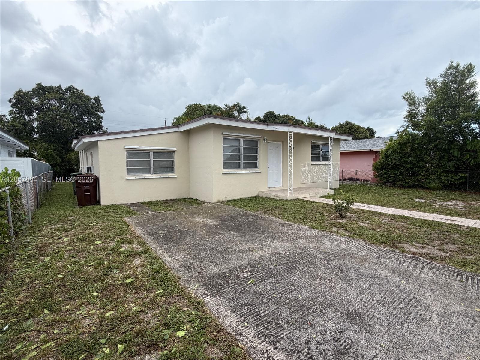 733 W 35th St, Hialeah, FL 33012