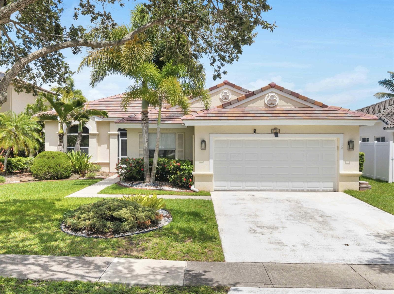 2325 NW 186th Avenue, Pembroke Pines, FL 33029