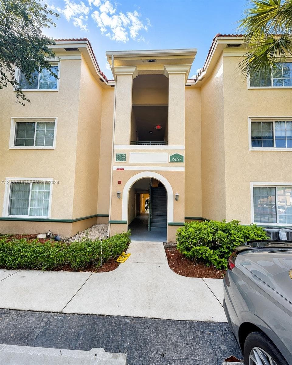 2457 Centergate Dr # 203, Miramar, FL 33025