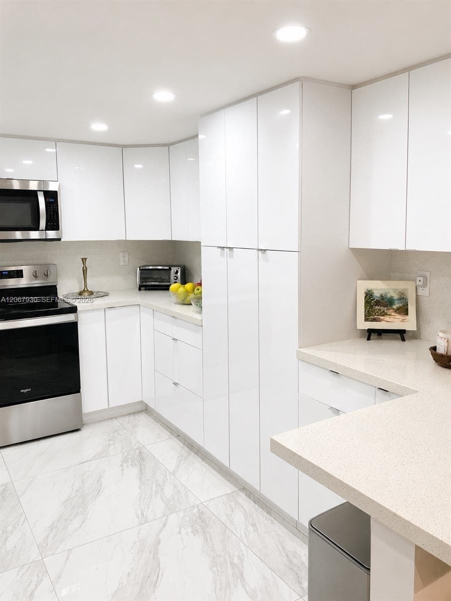 9735 NW 52nd St # 305, Doral, FL 33178