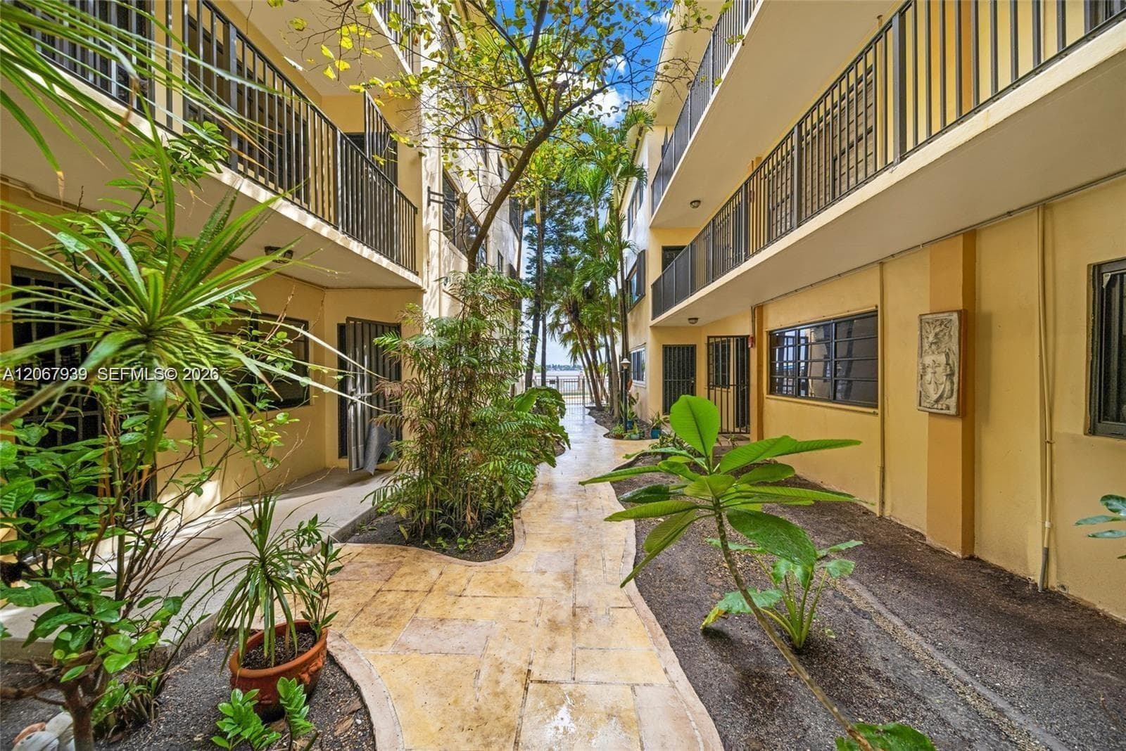 7845 NE Bayshore Ct # 12A, Miami, FL 33138 — zdjęcie 2